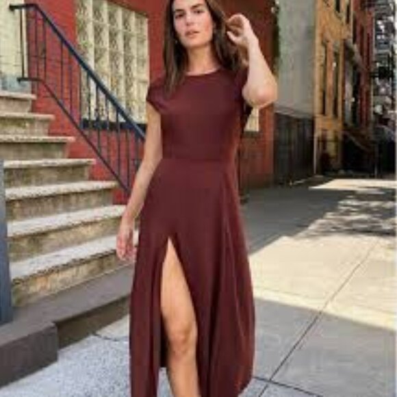 NWOT Aritzia Babaton Hamptons Truffle Short Sleeve Midi Dress with Slit- size M - Picture 2 of 4